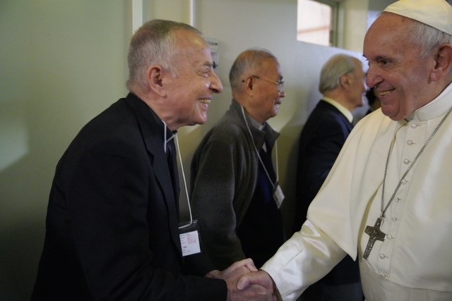 ジェリー クスマノ神父（
イエズス会司祭／上智大学名誉教授）と教皇フランシスコ
