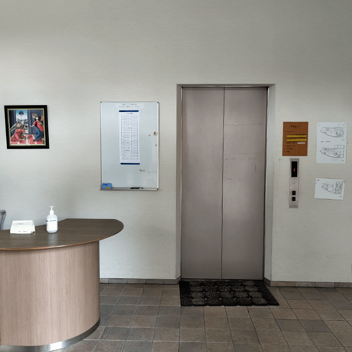 イエズス会社会司牧センターのエレベーターホール