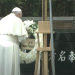 2019年・長崎を訪問した教皇フランシスコが献花をした