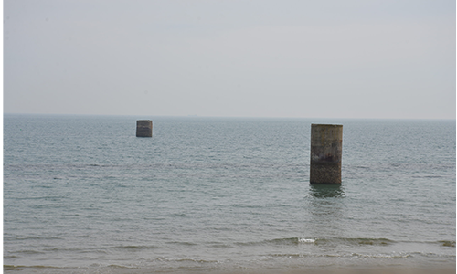 今でも海上に突き出す
2本のピーヤ