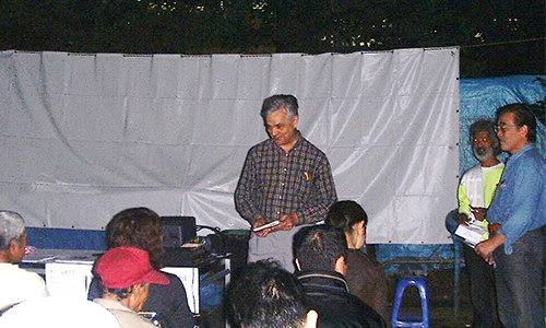 渋谷の宮下公園で、野宿の仲間たちと
1999年2月14日